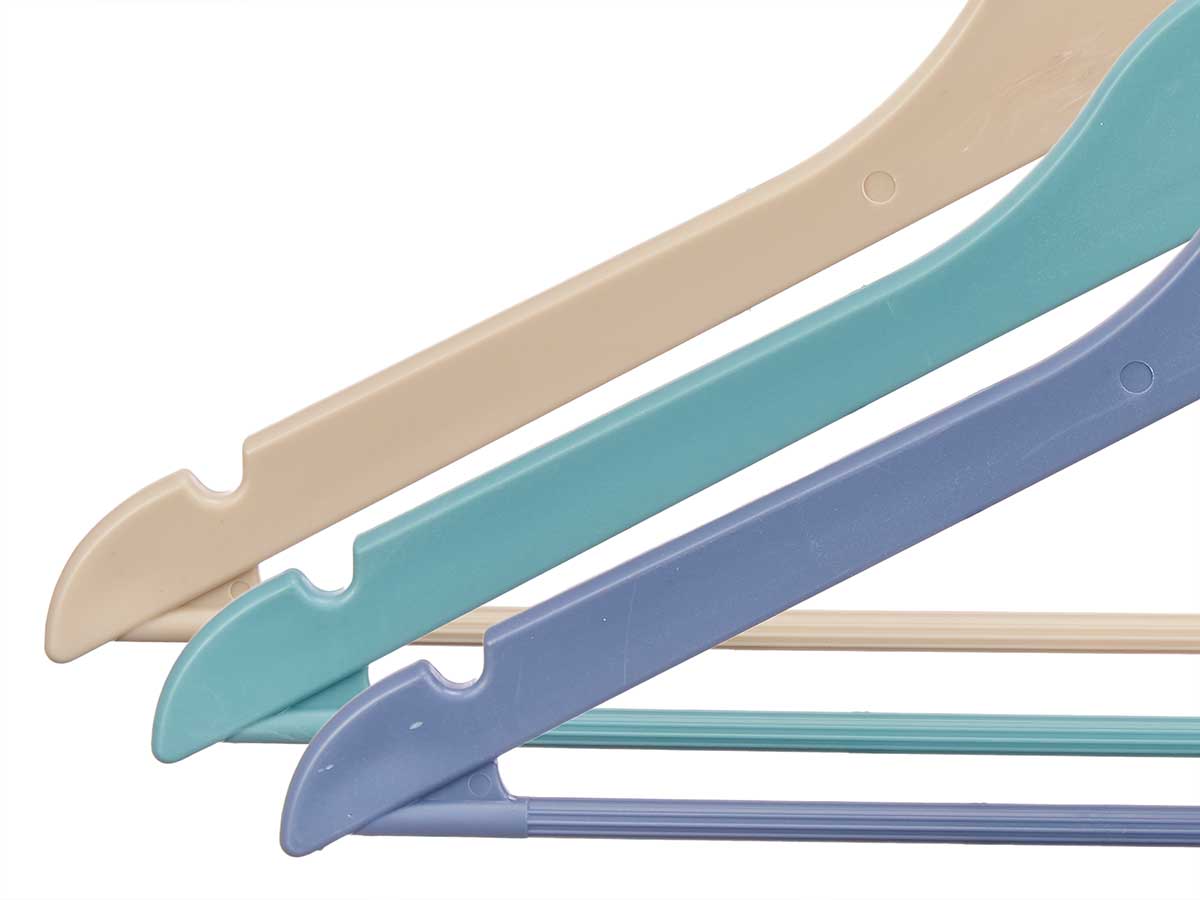 Set 3 perchas plastico 3 colores surtido - Imagen 4